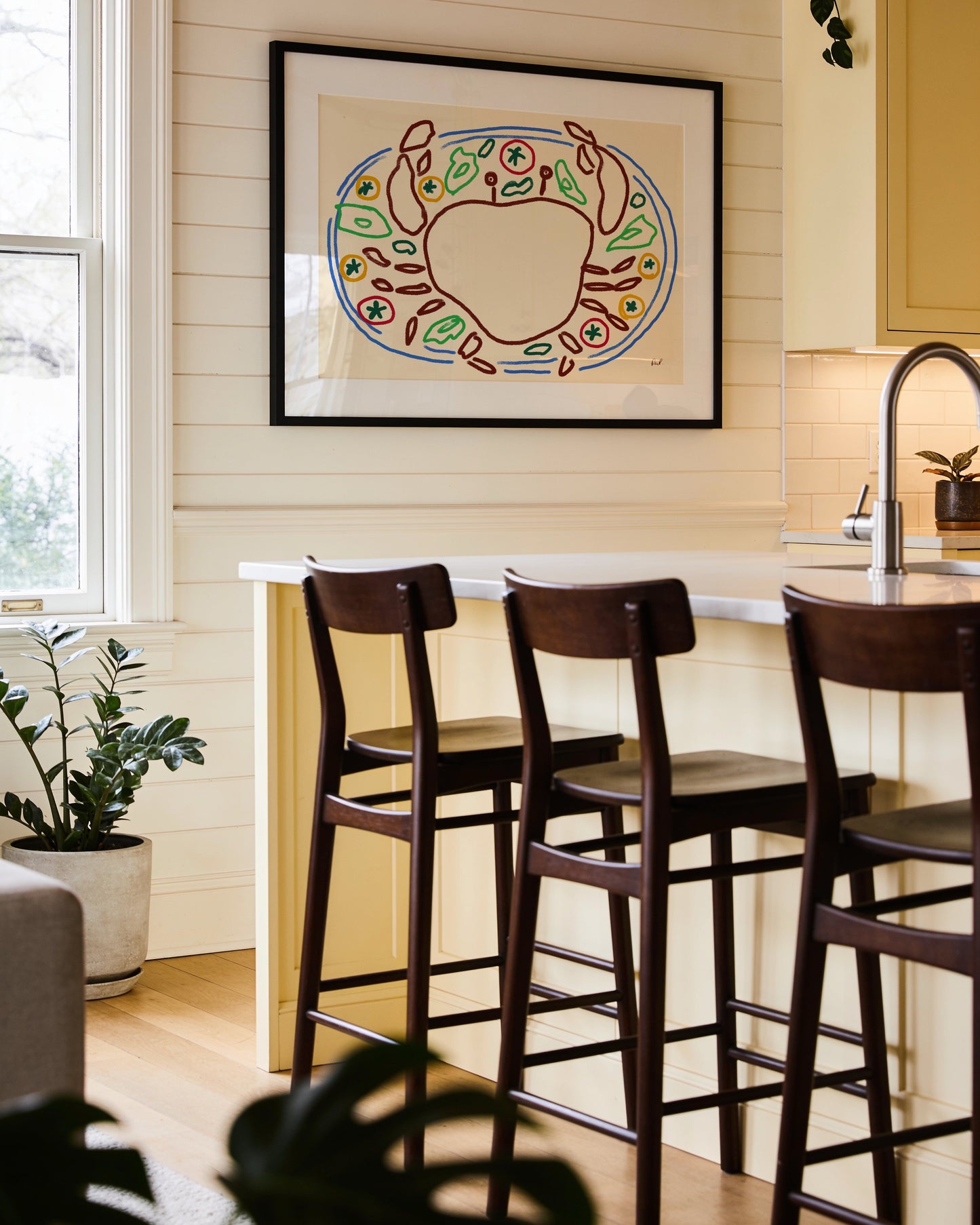 Hand-drawn crab salad printable wall art featuring a minimalist bowl filled with, tomatoes, and leaves in colourful line art on a soft cream background.